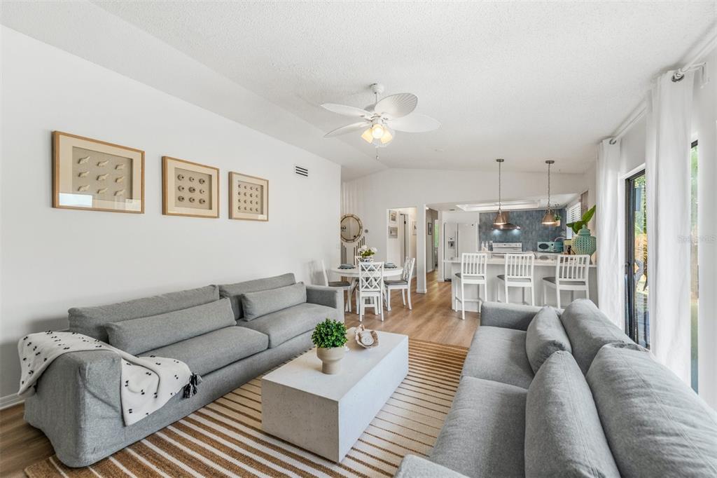 2911 Woodpine Court Sarasota, FL 34231 - Photo 18 of 88