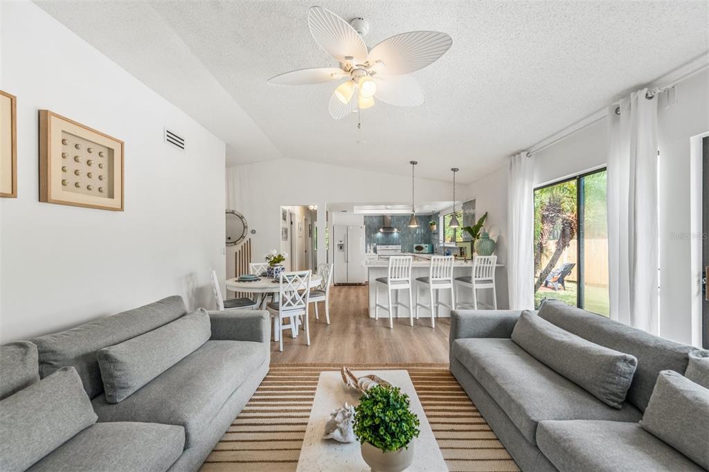 2911 Woodpine Court Sarasota, FL 34231 - Photo 22 of 88