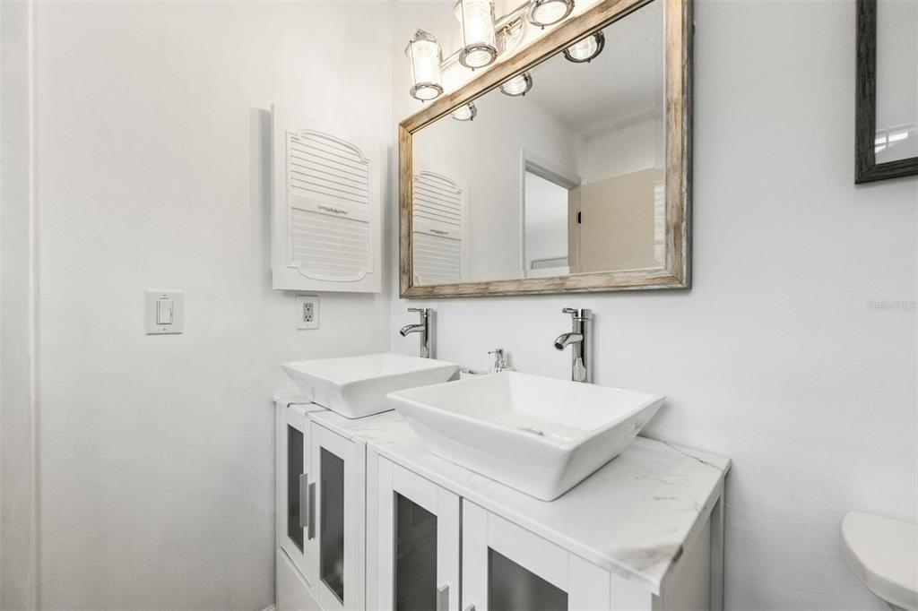 2911 Woodpine Court Sarasota, FL 34231 - Photo 30 of 88