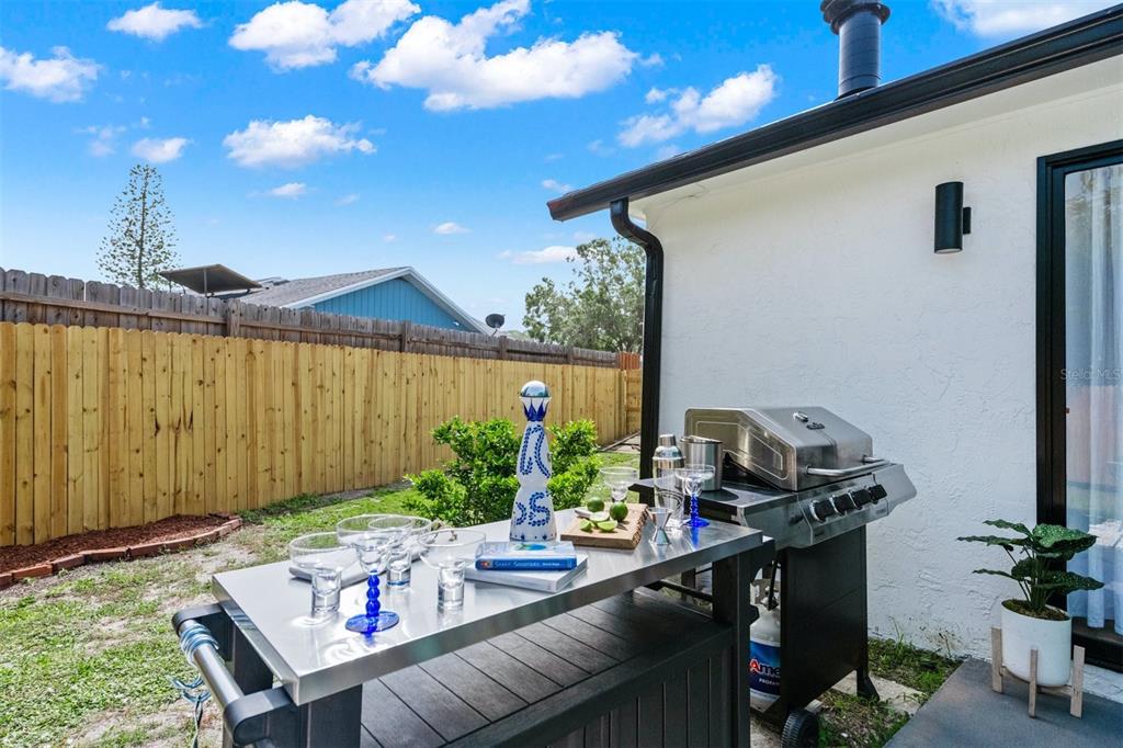 2911 Woodpine Court Sarasota, FL 34231 - Photo 46 of 88 a backyard of a house with table and chairs
