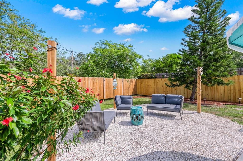 2911 Woodpine Court Sarasota, FL 34231 - Photo 48 of 88 a backyard of a house with table and chairs