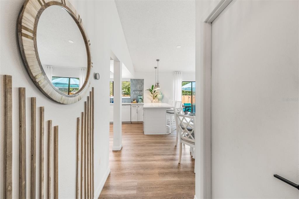 2911 Woodpine Court Sarasota, FL 34231 - Photo 9 of 88