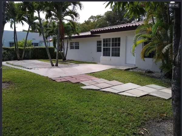$5,000 | 829 Columbus Boulevard, Coral Gables, FL 33134