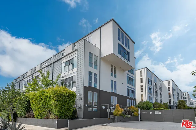 $888,000 | 4215 Glencoe Avenue, Unit 302, Marina del Rey, CA 90292