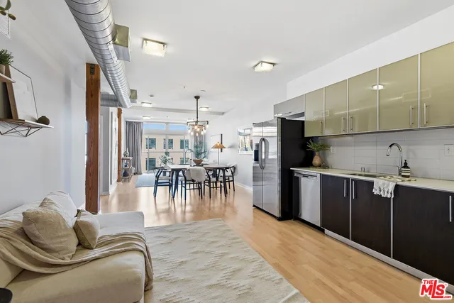 $888,000 | 4215 Glencoe Avenue, Unit 302, Marina del Rey, CA 90292