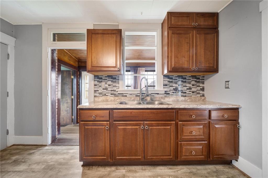 933 McCoy Road McKees Rocks, PA 15136 - Photo 18 of 41