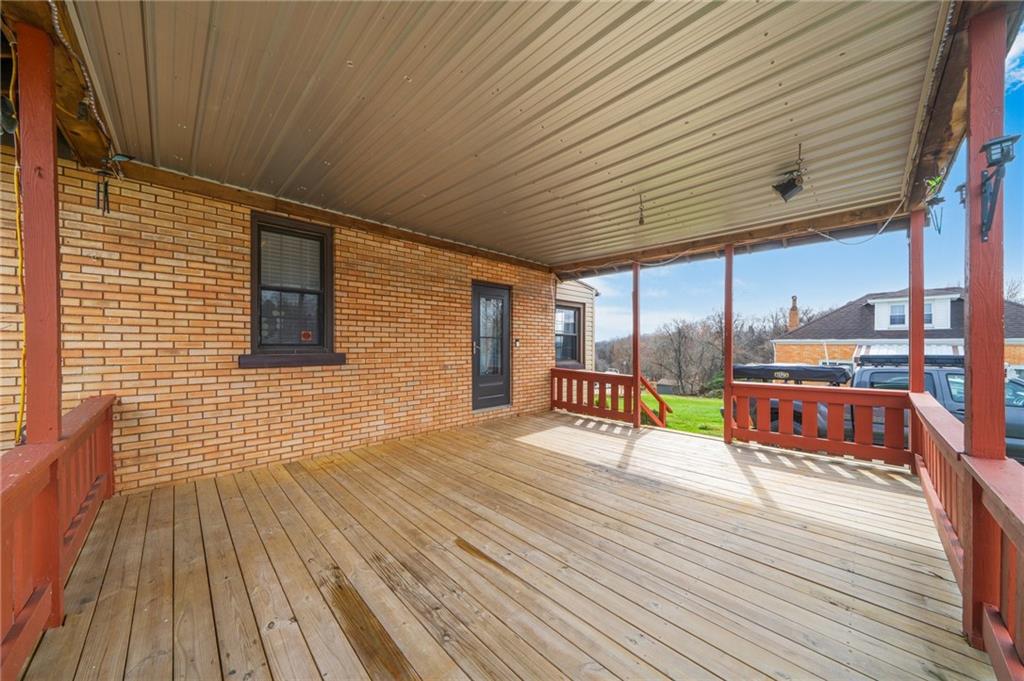 933 McCoy Road McKees Rocks, PA 15136 - Photo 3 of 41