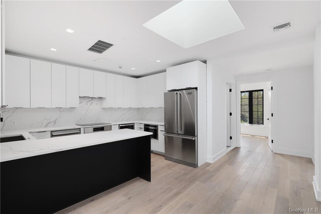 100 Pondfield Road, Unit 3A Bronxville, NY 10708 - Photo 3 of 22 Open Kitchen