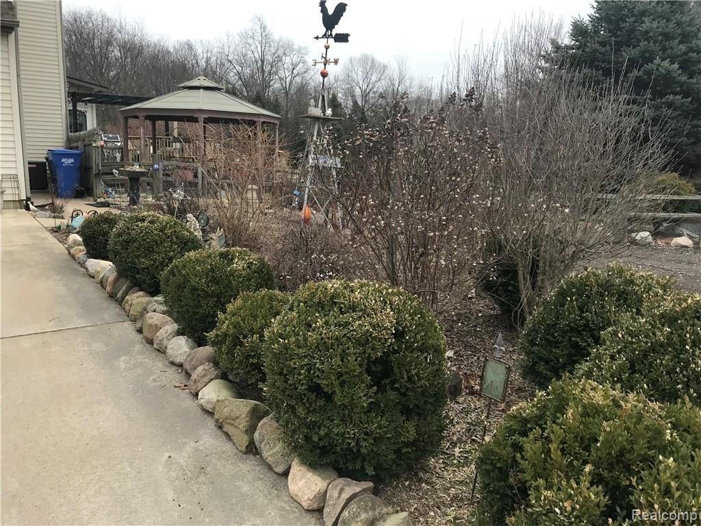 2554 Crooked Lake Road Howell, MI 48843 - Photo 35 of 44 Wonderfully landscaped w/loads of perennials!!