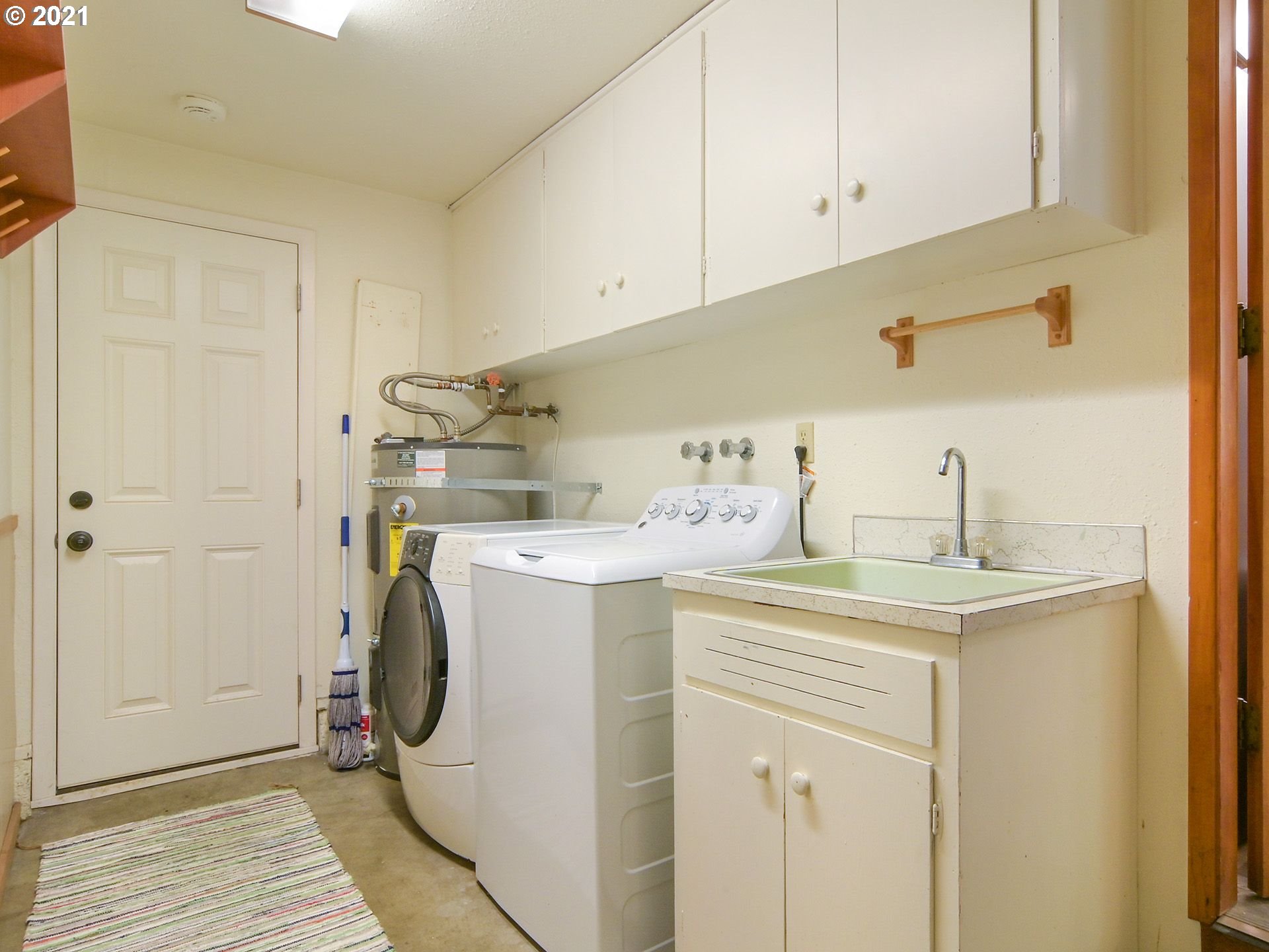 152 Schooling Road Harrisburg, OR 97446 - Photo 10 of 26 Gallery Image 10