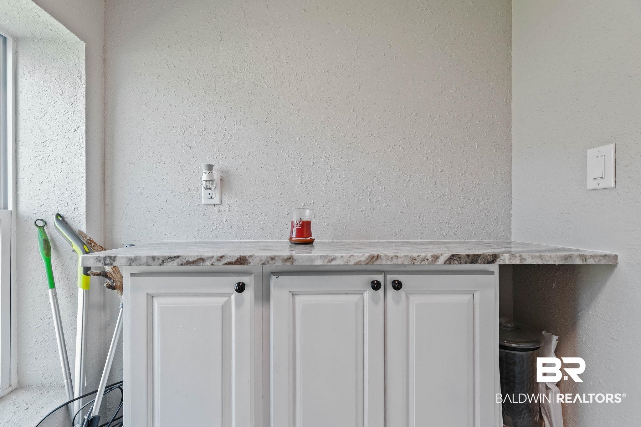 16796 Thompson Road Loxley, AL 36551 - Photo 47 of 93 Detailed view of a textured wall