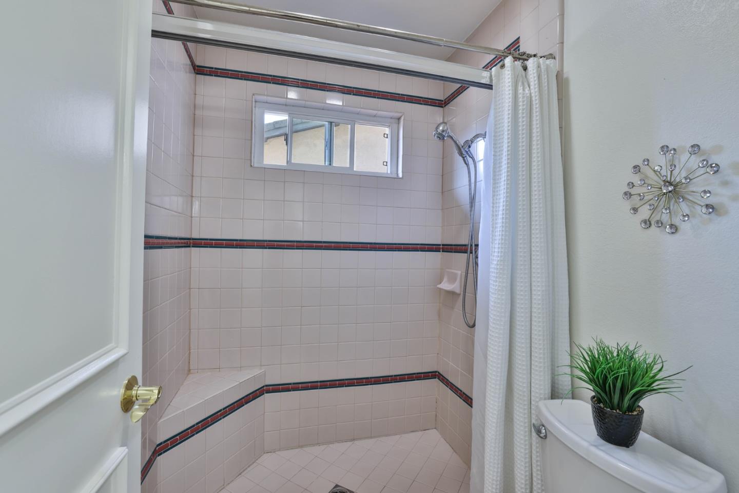 2314 Oak Flat Road San Jose, CA 95131 - Photo 23 of 36 a bathroom with a bathtub