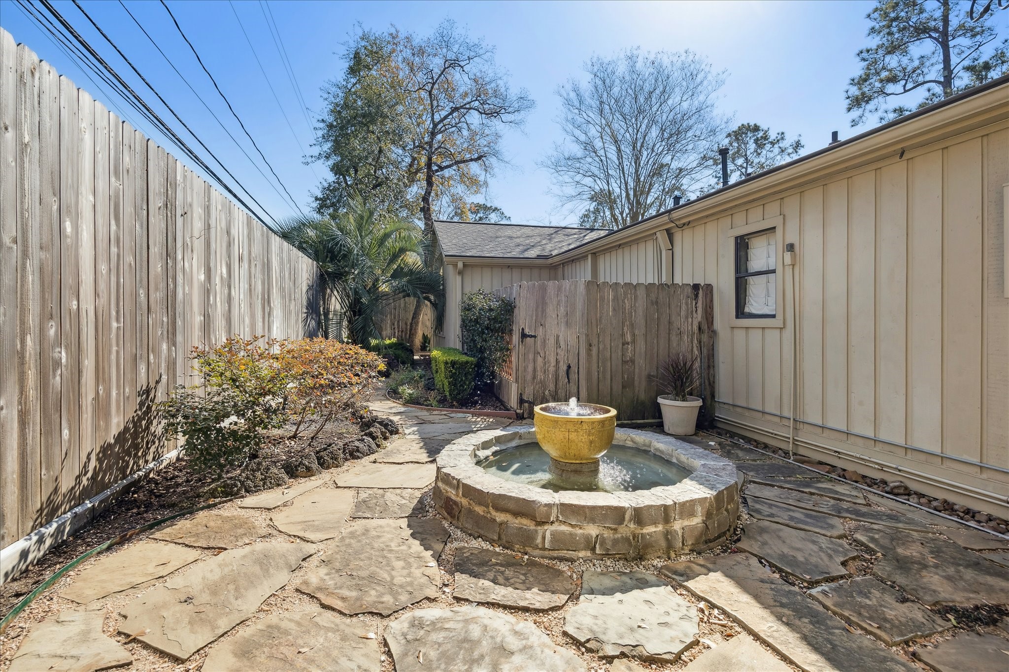 230 Gessner Road Houston, TX 77024 - Photo 25 of 31 a view of a small house with a tub