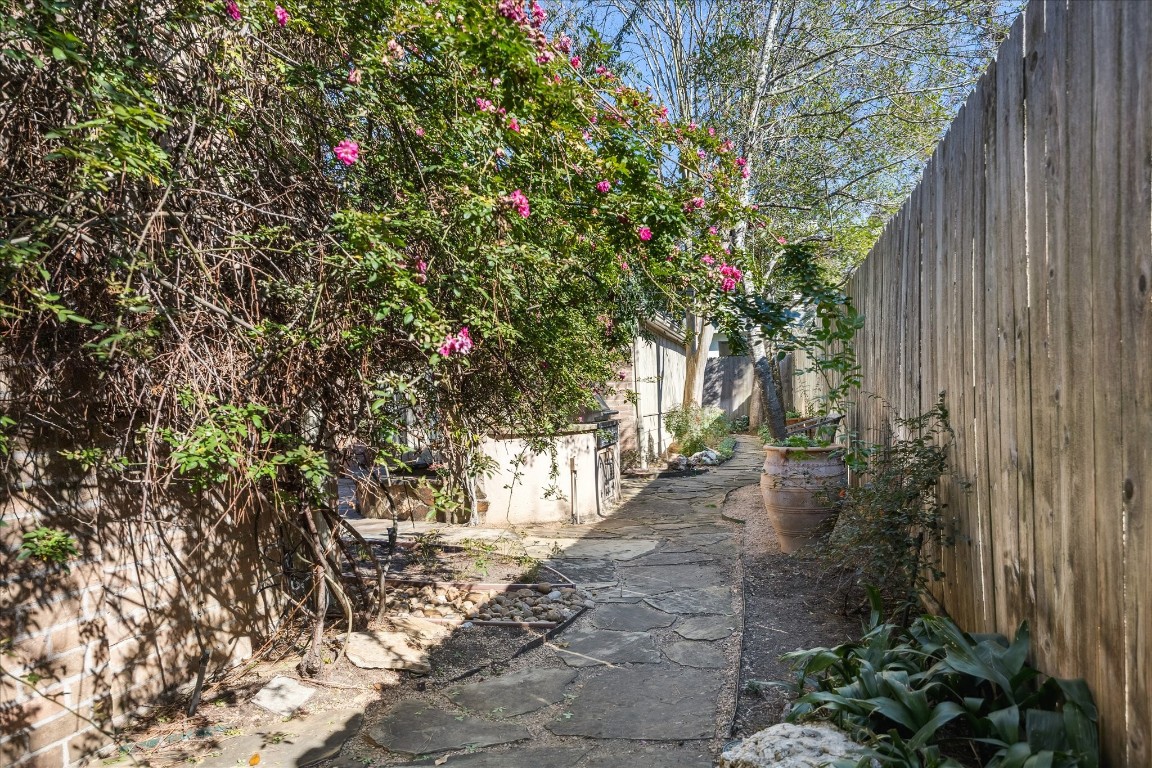 230 Gessner Road Houston, TX 77024 - Photo 28 of 31