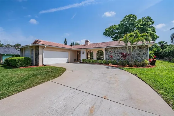$635,000 | 589 Allens Ridge Drive East, Palm Harbor, FL 34683