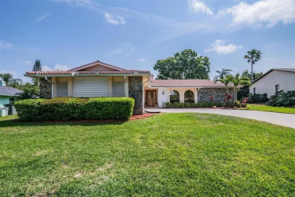 $635,000 | 589 Allens Ridge Drive East, Palm Harbor, FL 34683