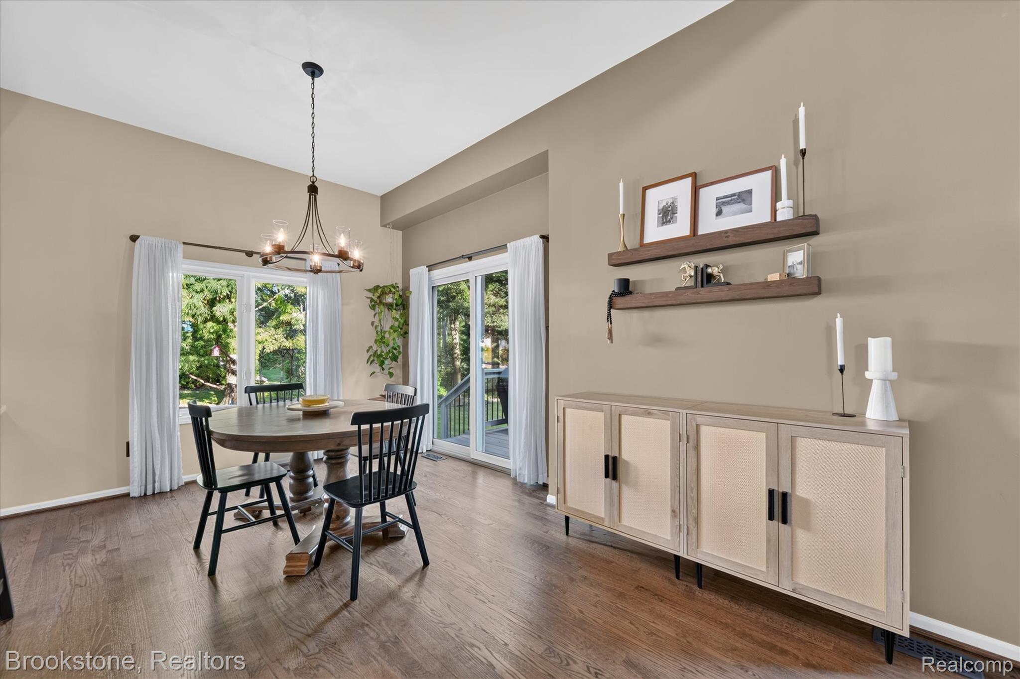 6730 Longhurst Clarkston, MI 48346 - Photo 7 of 30 6 Dining.jpg