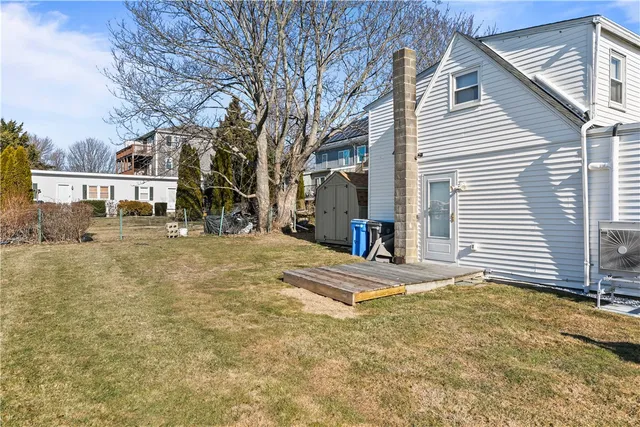 $1,800 | 30 Warren Avenue, Unit A, Middletown, RI 02842