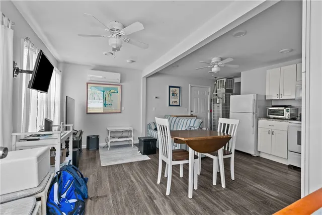 $1,800 | 30 Warren Avenue, Unit A, Middletown, RI 02842