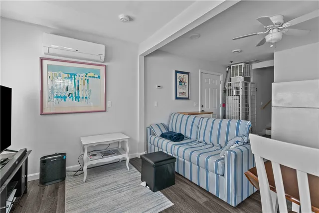 $1,800 | 30 Warren Avenue, Unit A, Middletown, RI 02842