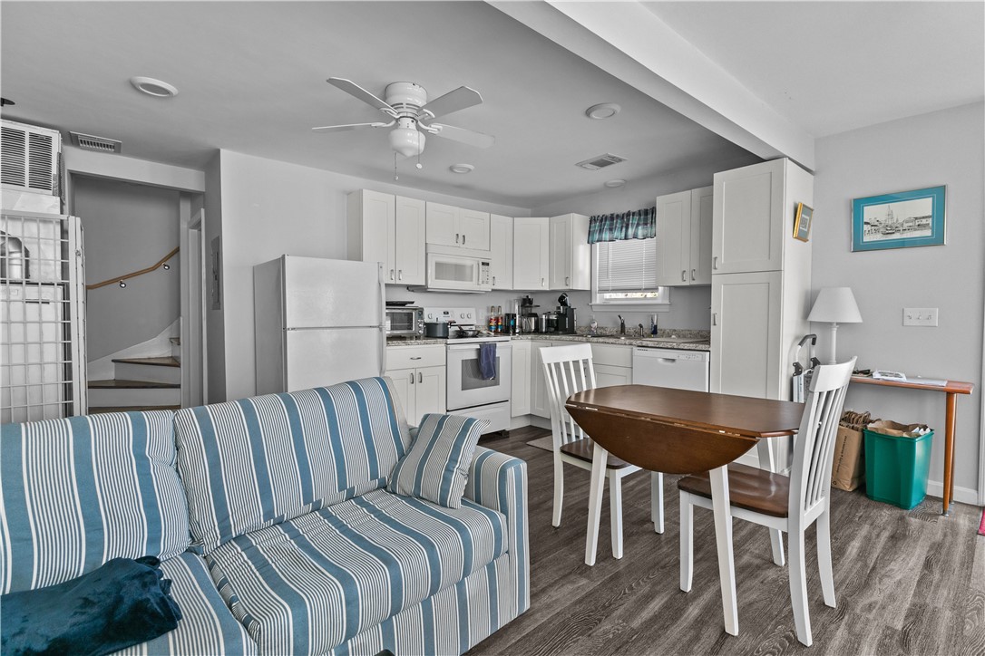 30 Warren Avenue, Unit A Middletown, RI 02842 - Photo 5 of 15