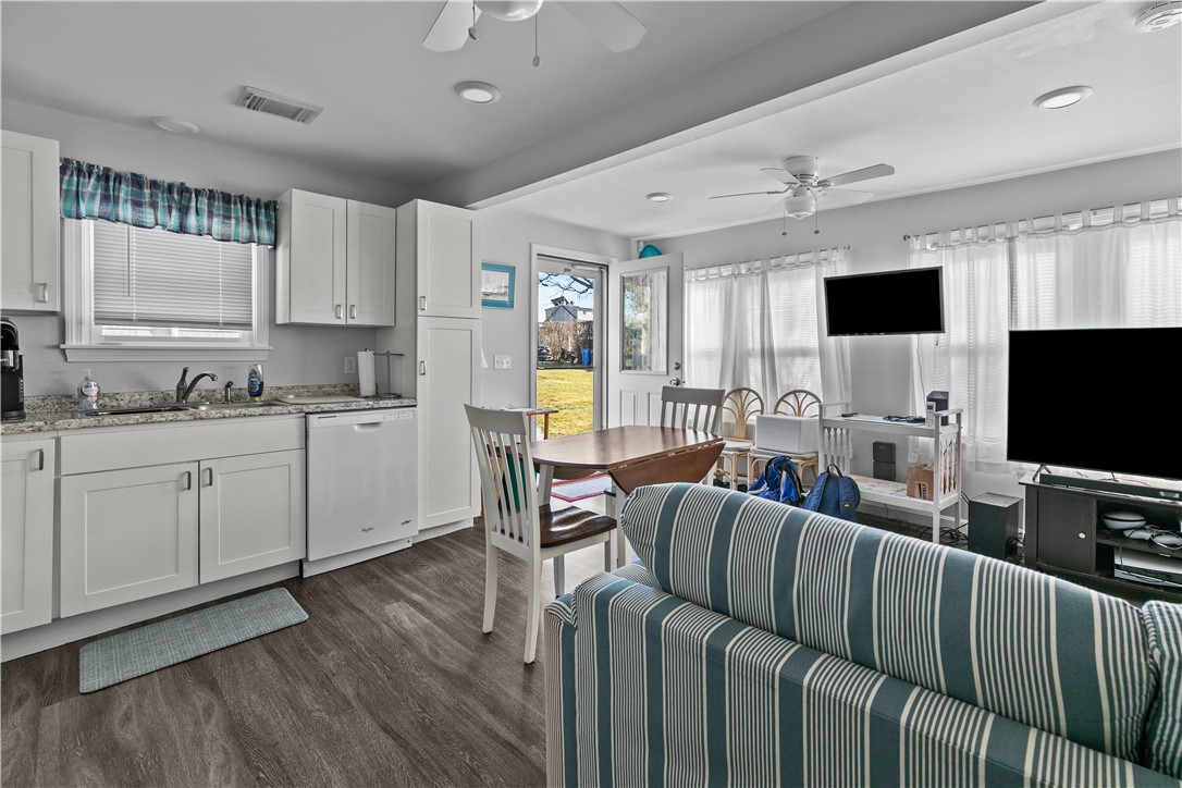 30 Warren Avenue, Unit A Middletown, RI 02842 - Photo 6 of 15