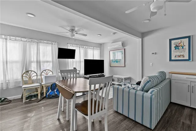 $1,800 | 30 Warren Avenue, Unit A, Middletown, RI 02842