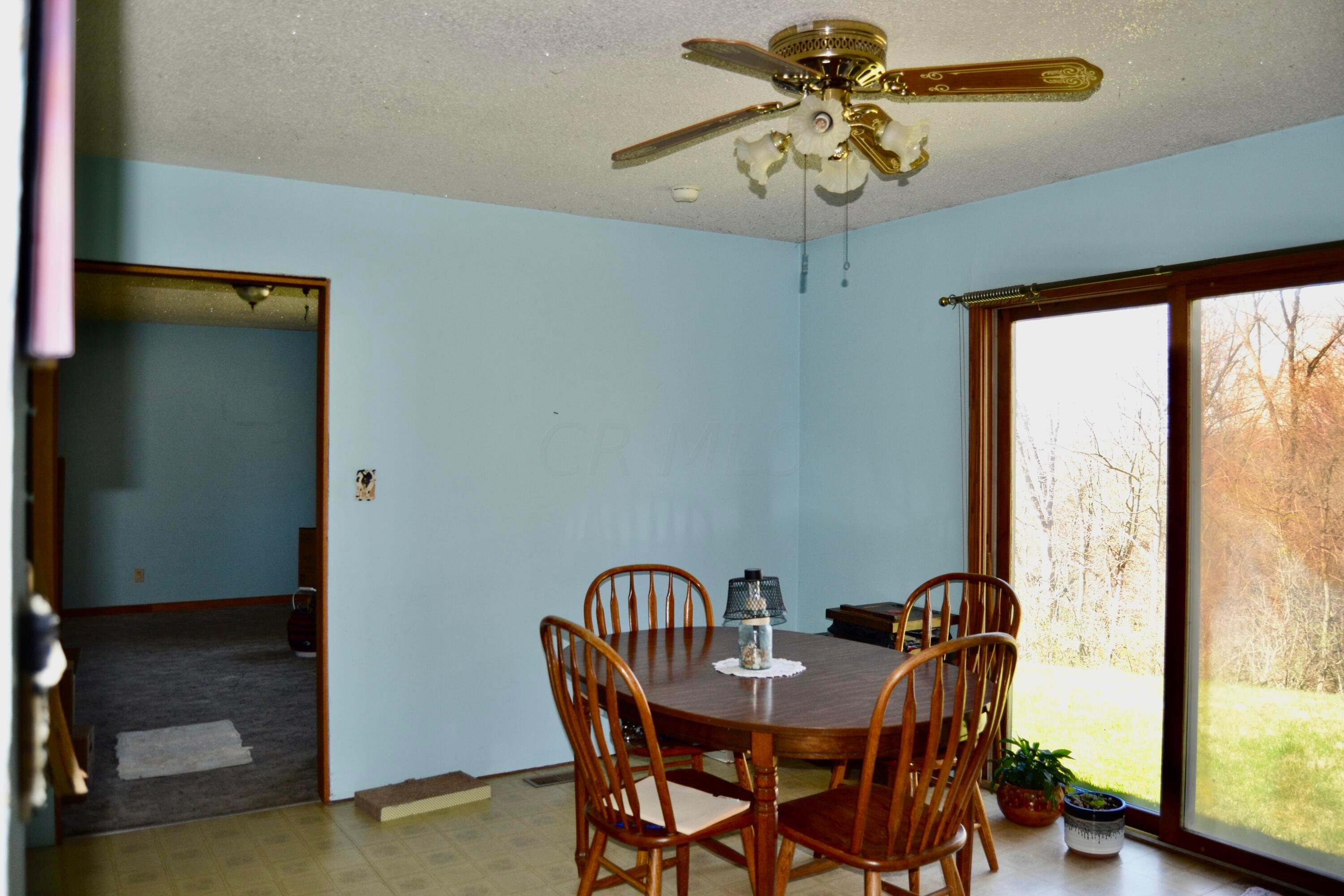 12390 Dodds Road Southeast Heath, OH 43056 - Photo 17 of 34 Kitchen facing into family room