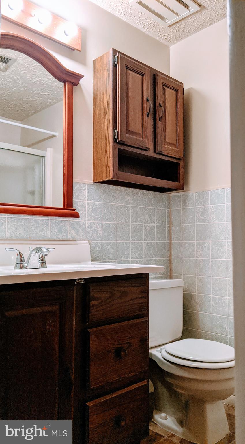 995 Heather Ridge Drive, Unit 4J Frederick, MD 21702 - Photo 14 of 21 Hall bath