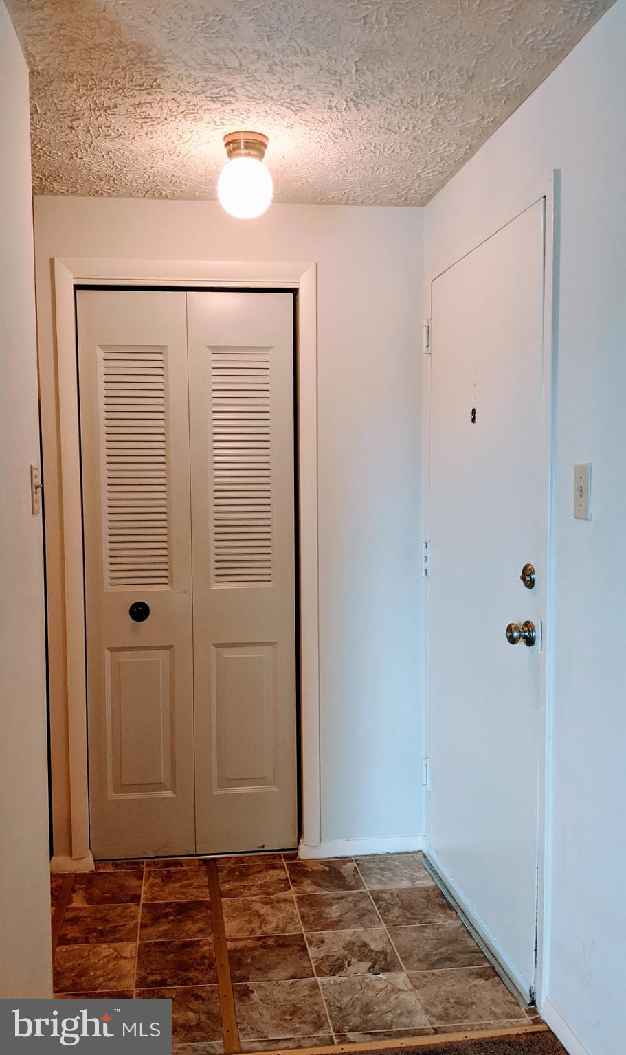 995 Heather Ridge Drive, Unit 4J Frederick, MD 21702 - Photo 4 of 21 Entry foyer