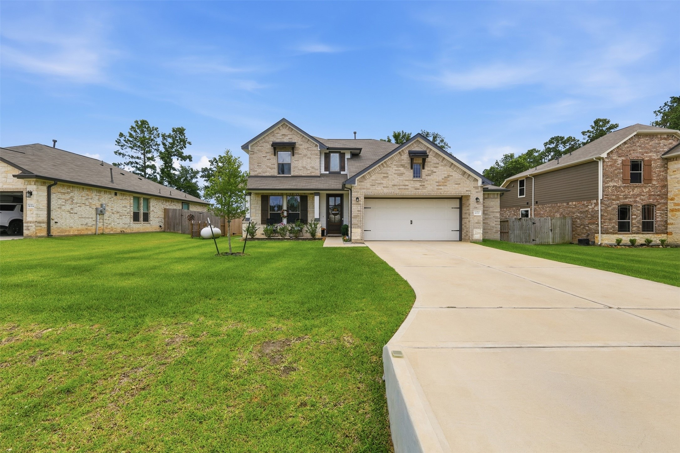 6310 Fawn Path Drive Conroe, TX 77303 - Photo 2 of 41 Extra-wide driveway provides ample parking for family and guests.