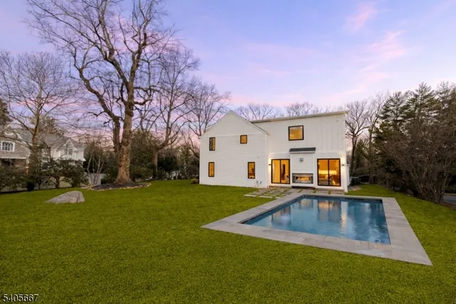 $4,000,000 | 2 East Hartshorn Drive, Short Hills, NJ 07078