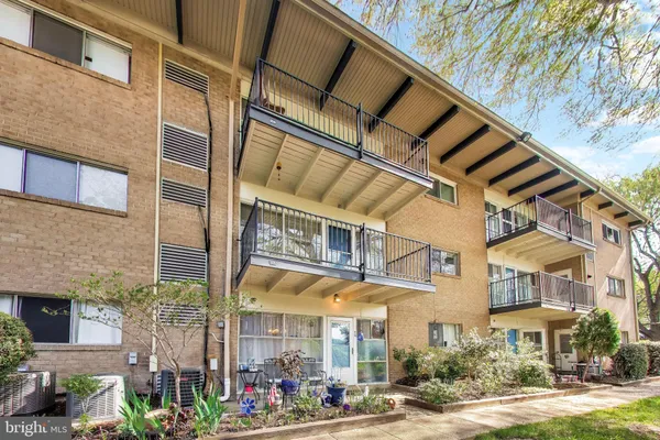 $280,000 | 4909 Americana Drive, Unit A, Annandale, VA 22003