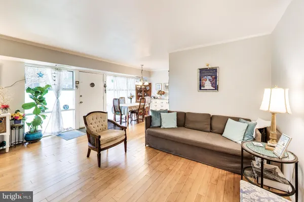 $280,000 | 4909 Americana Drive, Unit A, Annandale, VA 22003