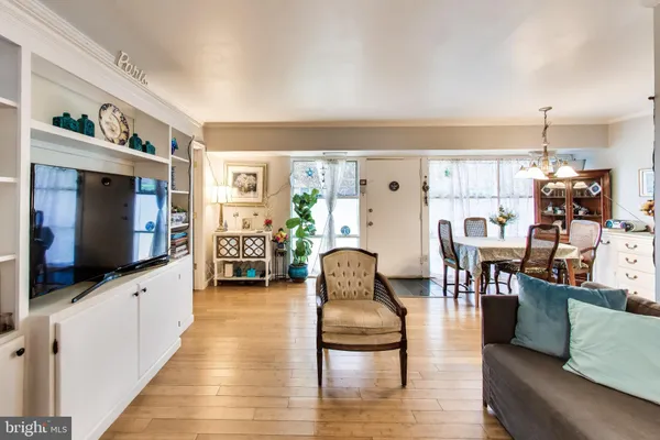 $280,000 | 4909 Americana Drive, Unit A, Annandale, VA 22003