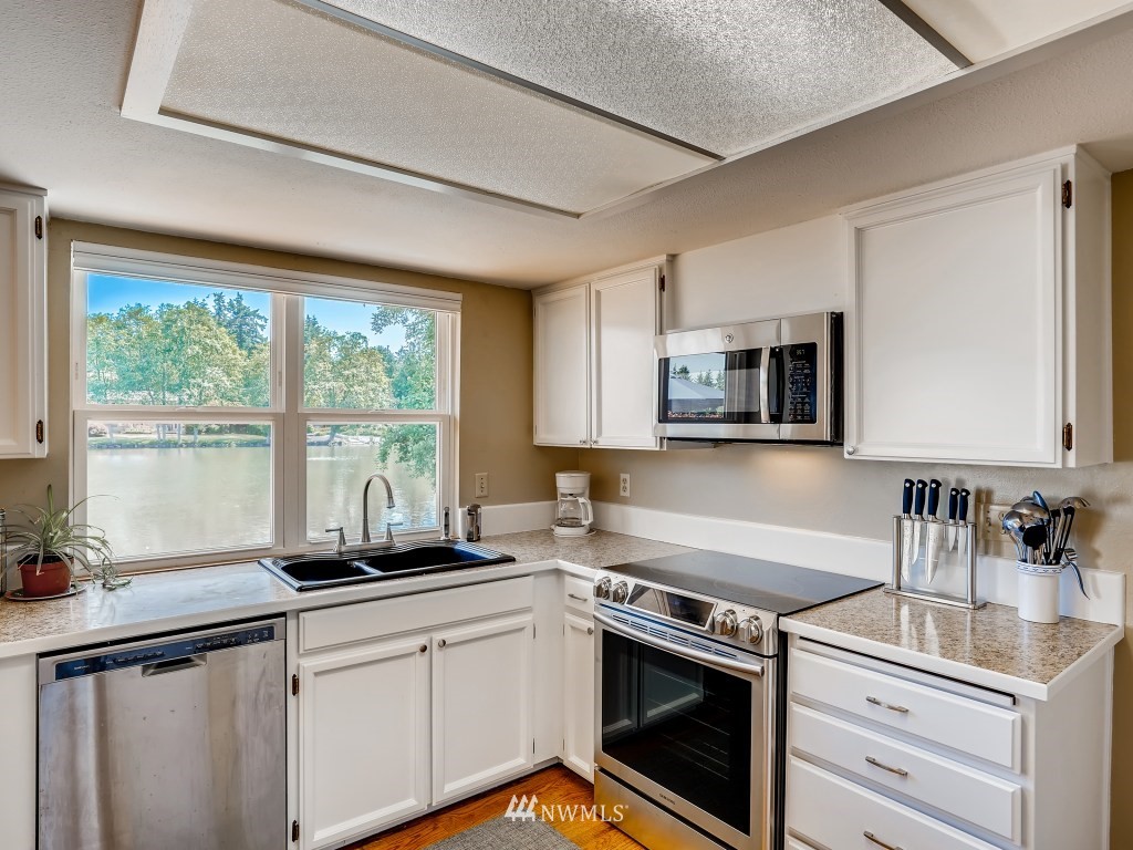 4249 Southwest 323rd Street Federal Way, WA 98023 - Photo 12 of 25 Gallery Image 12