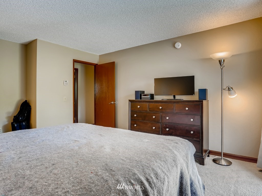 4249 Southwest 323rd Street Federal Way, WA 98023 - Photo 16 of 25 Gallery Image 16