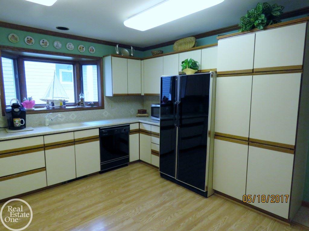 8175 Lakeshore Road Lexington, MI 48450 - Photo 15 of 70 31320267-14.JPG