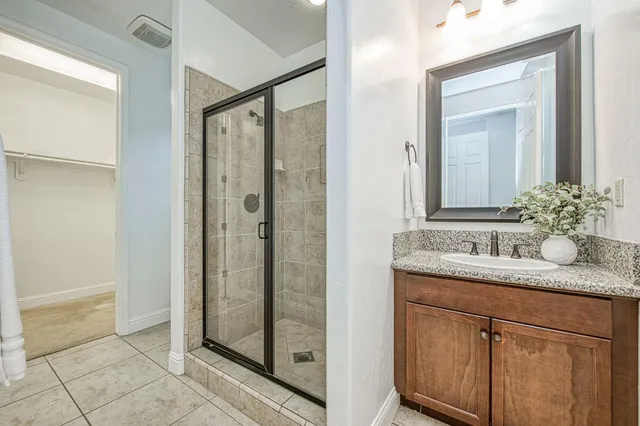 $977,000 | 11384 North Via Montessori Drive, Fresno, CA 93730