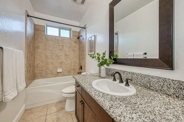 $977,000 | 11384 North Via Montessori Drive, Fresno, CA 93730