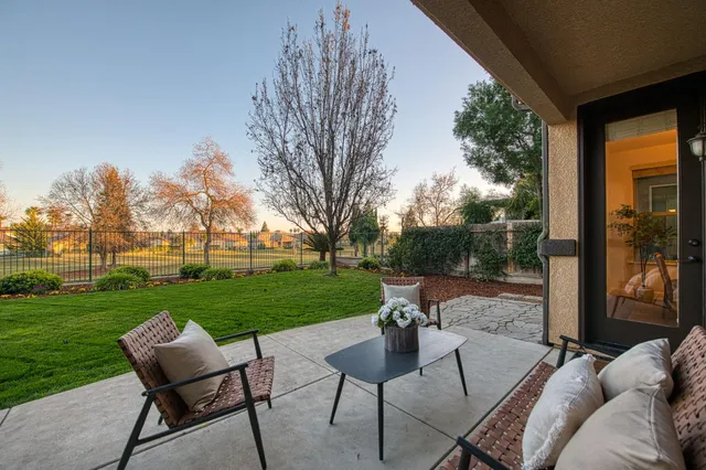 $977,000 | 11384 North Via Montessori Drive, Fresno, CA 93730