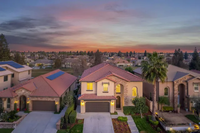 $977,000 | 11384 North Via Montessori Drive, Fresno, CA 93730