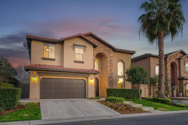 $977,000 | 11384 North Via Montessori Drive, Fresno, CA 93730