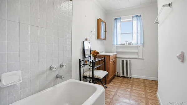 $2,400 | 74 Lexington Avenue, Franklin Square, NY 11010