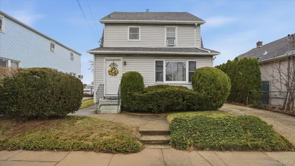 $2,400 | 74 Lexington Avenue, Franklin Square, NY 11010