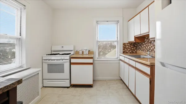 $2,400 | 74 Lexington Avenue, Franklin Square, NY 11010