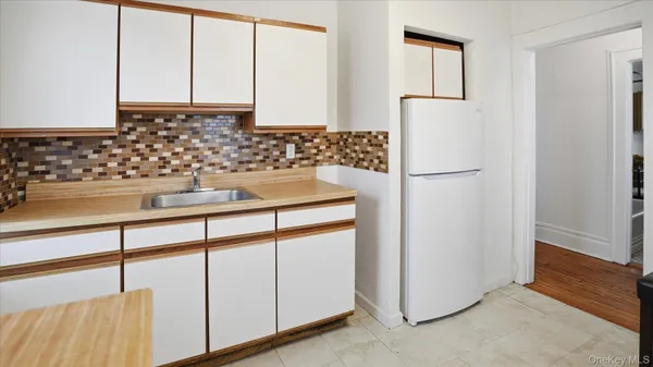 $2,400 | 74 Lexington Avenue, Franklin Square, NY 11010