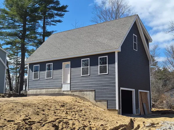 $525,000 | 10 Phyllis Avenue, Raymond, NH 03077