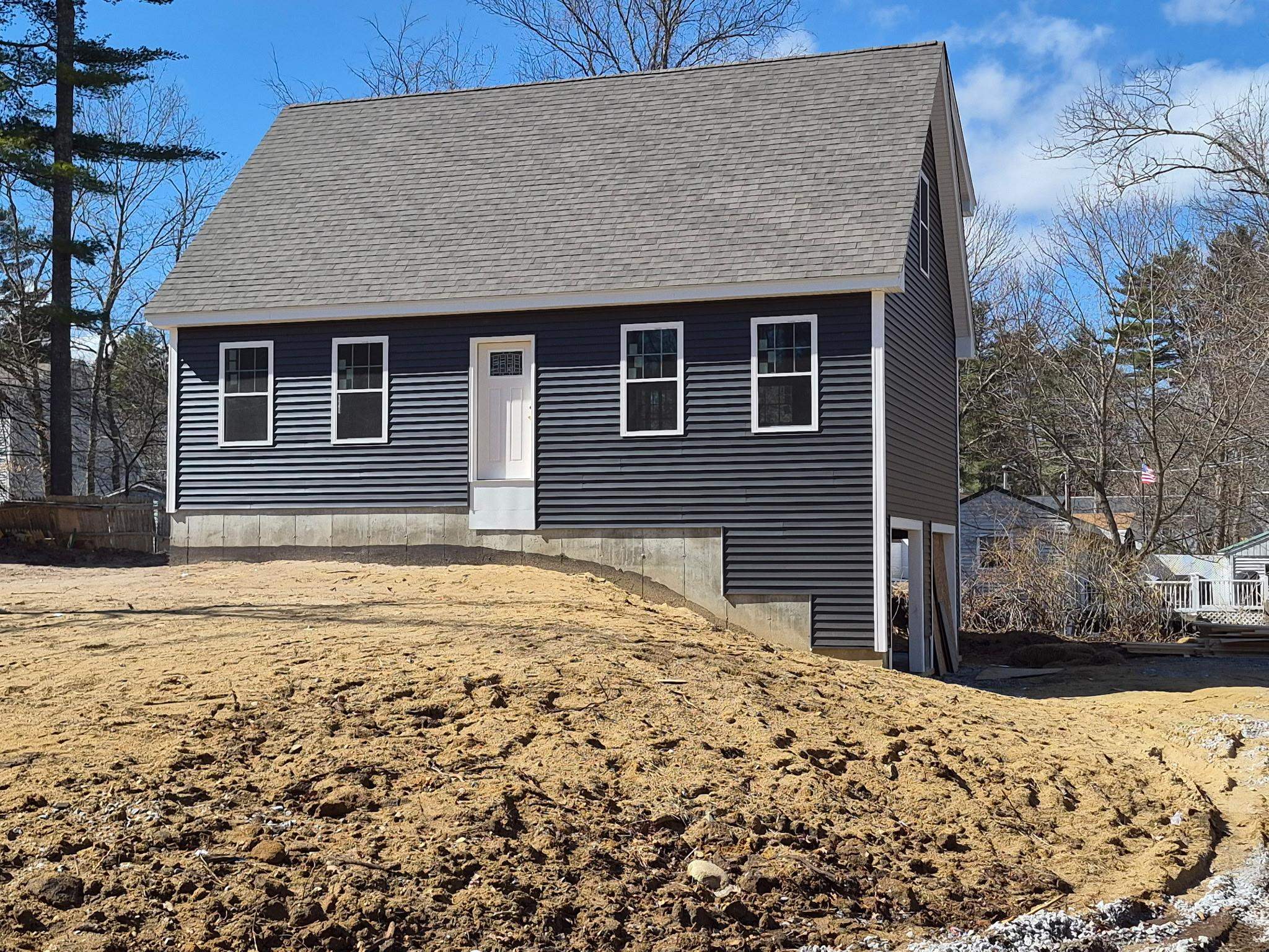 10 Phyllis Avenue Raymond, NH 03077 - Photo 2 of 17