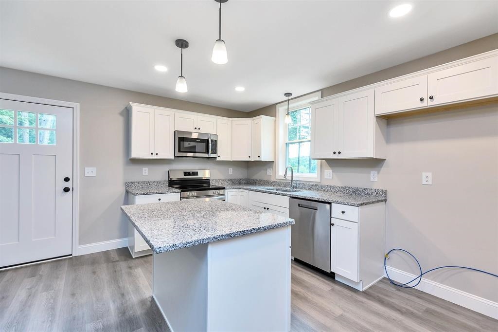 10 Phyllis Avenue Raymond, NH 03077 - Photo 5 of 17